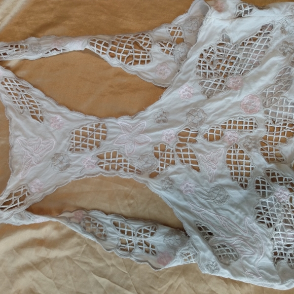 Racerback embroidered cover-up - Picture 3 of 6